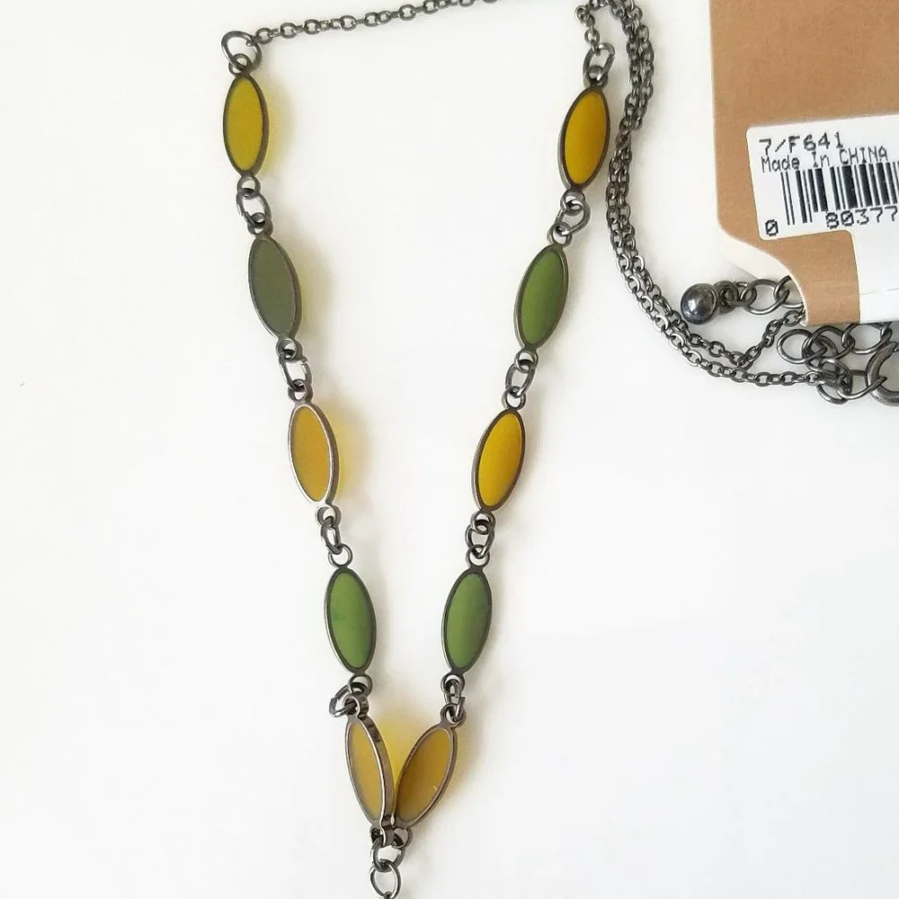 NWT Earthy Green Yellow Opaque Windowpane Y Lariat Delicate Gunmetal Necklace